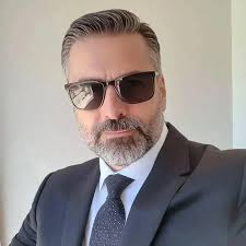 Richard be specific whom you love nah😋