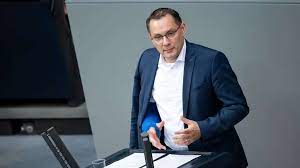 < 100 видео и каналов. Tino Chrupalla Vom Sachsischen Malerbetrieb In Den Bundestag Politik