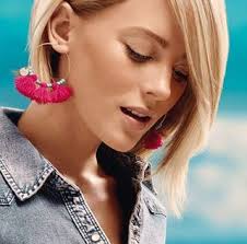 Des Idees Pour Adopter Le Carre Plongeant Court Album Photo Aufeminin In 2020 Blonde Glatte Haare Haarschnitt Ideen Haar Styling