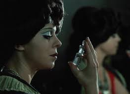 Zemřela nina divíšková, fanouškům známá mimo jiné jako bodrá a sarkastická babička ve vyprávěj. Morgiana Juraj Herz 1972 Czech Film Review