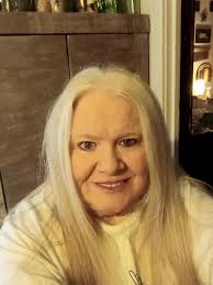 Can someone take the yellow out of this photo?