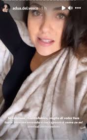 (stories, highlights, video, photo, profile photo). Mi Sento Intrappolata Rosalinda Cannavo In Difficolta Lo Sfogo Su Instagram