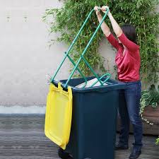 Retrouvez chez leroy merlin notre sélection de , au prix le plus juste, sur un large choix de marques et de références, disponibles en magasin ou livrés rapidement découvrez une large sélection d'abris de jardin chez leroy merlin. Ne Laissez Plus Vos Poubelles Deborder Grace Au Compacteur Manuel Incinerateur De Jardin Compacteur Produit Menager