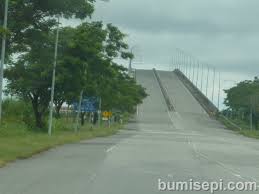 Harga kereta sana murah sebab tak ada cukai kereta lagi best, kat sana tak ada tol (kecuali bila nak masuk brunei melalui jalan darat dari miri, sarawak atau nak keluar dari brunei melalui jalan darat ke limbang, kat. Miri To Brunei Bandar Seri Begawan By Road Bumisepi Com