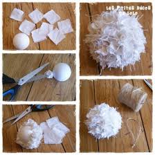 Comme c'est agréable de décorer un sapin de noël! Diy Noel Faire Des Boules Frou Frou Les P Tites Decos De Lolo Noel Bricolage Decoration Decoration Noel Fait Main Fabriquer Boule De Noel