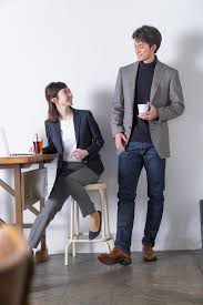 スーツは普段着として着られるのか？その答えとなるカジュアルスーツの魅力を解説します。 - オーダースーツSADA