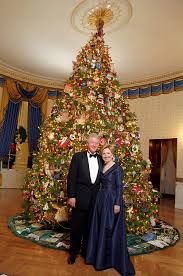 The lights are even synchronized to christmas music (tune to 106.9fm). File Bill And Hillary Clinton Christmas Portrait 2000 Jpg Wikipedia