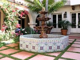 Outdoor Fountain Tile Courtyardgarden Mexican Courtyard Garden Aussenbrunnen Hauser Im Spanischen Stil Im Freien
