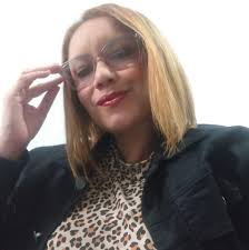 Taylor Swift performs #MidnightRain