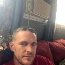 Which company pays more, Uber or Lyft?