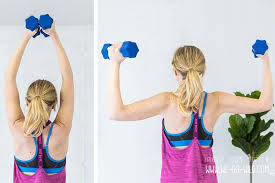 Gerade wer zuhause mit hantel (kurzhantel) trainiert, sollte sich trizeps übungen sollten deshalb in die routine vom oberarmtraining unbedingt mit eingebaut werden, da eine balance auch gesundheitlich von. Arm Training Fur Frauen 21 Ubungen Fur Sexy Oberarme