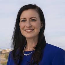 Debra Roubik's Instagram, Twitter & Facebook