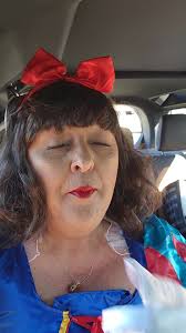 🍎🍎🍎Rockin Snow White , Interesting drive to the office this  morning😂😂😂