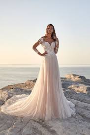 Der tag der hochzeit ist ein ganz besonderer tag im leben eines paares und einer der wichtigsten tage im leben einer frau. Boho Brautkleid Mit Langen Tattoo Armeln