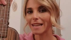 La conduttrice lo ha annunciato su instagram con un post a corredo di un video tratto dal suo programma di rai1 'da. Francesca Fialdini Risponde Al Messaggio In Diretta Di Alberto Matano Lanostratv
