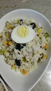Salades De Riz Pour Barbecue Plaisirs Culinaires Algerien Food Snapchat Food Algerian Recipes