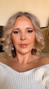 Who wants a simple makeup tutorial?? Inbox me