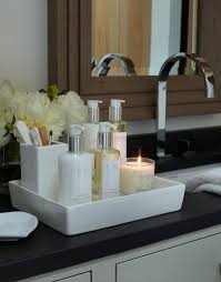 Badezimmer Deko Mit Accessoires Und Kerzen In 2020 Badezimmer Gestalten Schicke Bader Badezimmer