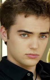 Дрю Тайлер Белл (Drew Tyler Bell): фильмы, биография, семья, фильмография —  Кинопоиск