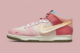 As a nike member, you get access to the unlock box for a surprise benefit. Social Status X Nike Free Lunch Dunk Strawberry Milk Release Date Nice Kicks