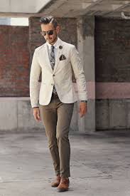 Tenue Soiree Homme Veste Blanche Cravate Carreaux Pantalon Marron Mens Fashion Chinos Mens Outfits Mens Fashion Suits