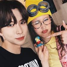 miss minion ☆ LYN DAY على X: "me and my mom scheming for aidan tour she  just sent me like 5 shows she wants to go to like she gets it."