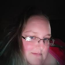 Who recommends a photographer for senior pictures, specifically for sports  senior pics?