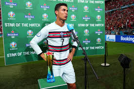 Youtu.be/_nw7fogogta ronaldo moved away the coco cola bottles at the start of his press. 23p1dmortv9z4m