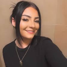 Does anyone else think something should have happened with these two?🥺  joey was sooo lovely with her the whole time, even if she appeared again  later to show us the stayed friends🥺