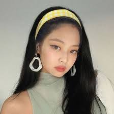 jennie kim maquillaje de ojos artistico fotografia en primer plano colores de cabello de moda