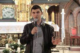 W programie dezerterzy marcin zieliński opowiada, jak uczył się zawodu grawera na szkle od swojego ojca. Marcin Zielinski W Gdansku Gdansk Gosc Pl