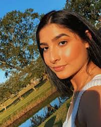 Sharon Orellana's Instagram, Twitter & Facebook