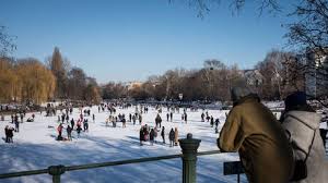 وللتمتع بمناظر الجزيرة يمكن الجلوس في مقهى جدرانه وقبته التي تعلو 17.40 متر من الزجاج المزدوج يتوفر فيه الدفء بسبب تمديدات التدفئة في أرضيته، ما يسمح أيضا بإقامة الحفلات والمناسبات حتى في أشد أيام الشتاء بردا، ويقصد الجزيرة كثيرون ليس فقط في الصيف بل والشتاء لمشاهدة أجمل. Ø£Ù„Ù…Ø§Ù†ÙŠØ§ Ø¯Ø¹ÙˆØ§Øª Ù„ØªØ·Ø¹ÙŠÙ… Ù…ÙŠØ±ÙƒÙ„ ÙˆØ´ØªØ§ÙŠÙ†Ù…Ø§ÙŠØ± Ø¨Ù„Ù‚Ø§Ø­ ÙƒÙˆØ±ÙˆÙ†Ø§ Ù„ØªØ¹Ø²ÙŠØ² Ø«Ù‚Ø© Ø§Ù„Ù…ÙˆØ§Ø·Ù†ÙŠÙ† Ø§Ù„Ø£Ù„Ù…Ø§Ù† ÙÙŠ Ø§Ù„ØªØ·Ø¹ÙŠÙ…Ø§Øª Rt Arabic
