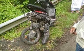 Scopri ricette, idee per la casa, consigli di stile e altre idee da provare. Nyalip Di Jalur Maut Terjatuh Pemotor Disambar Bus Gunung Harta
