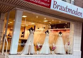 Wir nehmen nur brautkleider an die aus den letzten zwei jahren sind. Brautmode Im Pott Marchenhafte Laden Fur Hochzeitskleider