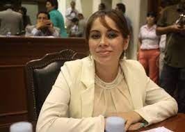 Lucero guadalupe sanchez lopez denies the allegations and accuses the government of turning the arrest of el chapo guzman into a media show. Lucero Sanchez El Congreso Retira El Fuero A La Diputada Y Supuesta Amante De El Chapo Mexico El Pais