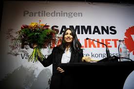 Nooshi dadgostar, 35, blir vänsterpartiets nya partiledare. Vansterpartiet Det Har Ar Det Storsta Fortroendet En Manniska Kan Fa Jag Ar Sa Stolt Over Vart Parti Och Det Kanns Oerhort Fint Vansterpartiet Har Valt Nooshi Dadgostar Till Ny Partiledare