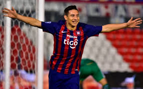Club cerro porteño is a professional paraguayan football club, based in the neighbourhood of obrero in asunción. Meia Do Cerro Porteno Perto De Reforcar Time Da Serie A No Brasil