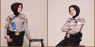 Selain itu, masih ada beberapa syarat lainnya, berikut syarat honorer diangkat menjadi pns. Tak Kalah Cantik Dari Polwan Kecantikan Satpam Ini Bikin Mata Males Kedip Merdeka Com