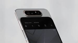 Samsung Vypustil Samyj Neobychnyj Smartfon Raskryta Cena V Rossii Rossijskaya Gazeta