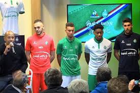 Michy batshuayi et steve mandanda étaient présents pour l'occasion. On A Discute Du Nouveau Maillot De L Asse Avec Le Directeur Marketing Du Coq Sportif