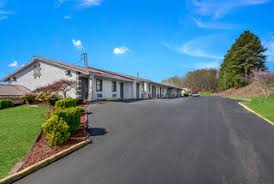 Relax in the hot tub with a great view of the beautiful smoky. Econo Lodge Kingsport Tn Hotel Near Muddy Creek Racetrack