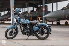 Royal enfield classic 350 offers a mileage of 37 kmpl according to arai. 2018 Royal Enfield Classic 350 Price Mileage Features And Specs