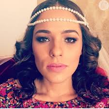 Foto: Roberta Almeida ao final dos preparativos para o grande dia. A noiva  optou por maquiagem suave e um adorno para a cabeça