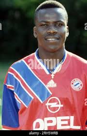 firo: football: football: archive photos, archive photo, archive images, 1.  Bundesliga season 1994/1995, 94/95, photo session, press date, portraits FC  Bayern Munich Samuel Osei Kuffour, half figure, portrait Stock Photo