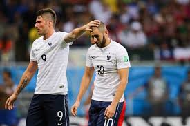 Karim benzema lors d'un match amical avec l'équipe de france face à l'arménie. Equipe De France Giroud Reagit Enfin A La Comparaison De Benzema Avec Lui
