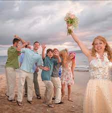 Fun Times Throwing The Bouquet At This Maui Vow Renewal Ceremony Beautiful Vows Maui Beach Wedding Maui Weddings