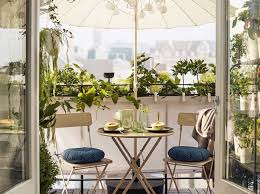 Accessori da decorazione come arredare il terrazzo con le piante scritto da: Tft Net 5 Consigli Per Rendere Accogliente Il Balcone Anche Se E Piccolo