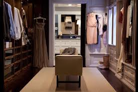 Songmics armadio cabina, guardaroba ad angolo, appendiabiti in ferro, con copertura songmics xxl armadio cabina guardaroba. On The Hunt For The Perfect Apartment Part I Carrie Bradshaw Apartment Simple Closet Closet Inspiration