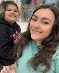 Alicia Valliere's Instagram, Twitter & Facebook